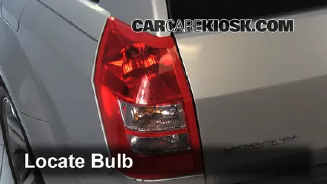 2006 Dodge Magnum RT 5.7L V8 Éclairage Feu clignotant arrière (remplacer l'ampoule)